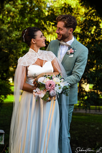 Mariés les yeux dans les yeux